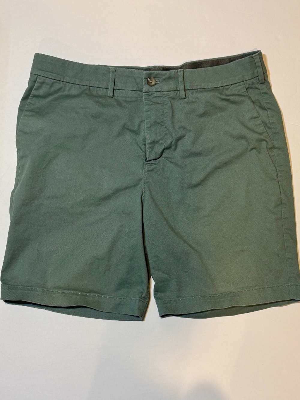 Express Men's Slim Fit Comfort Waist Hyper Stretch Shorts Size 36, 8" Inseam